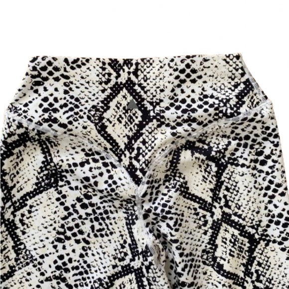 Balance Athletica Vitality Kingdom Collection Legging Bike Short Bundle … - Picture 5 of 13